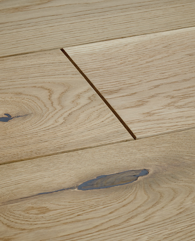 chepstow-washed-oak-wide-engineered-wide-closeup-woodpeckerflooring-product-image-400x495px