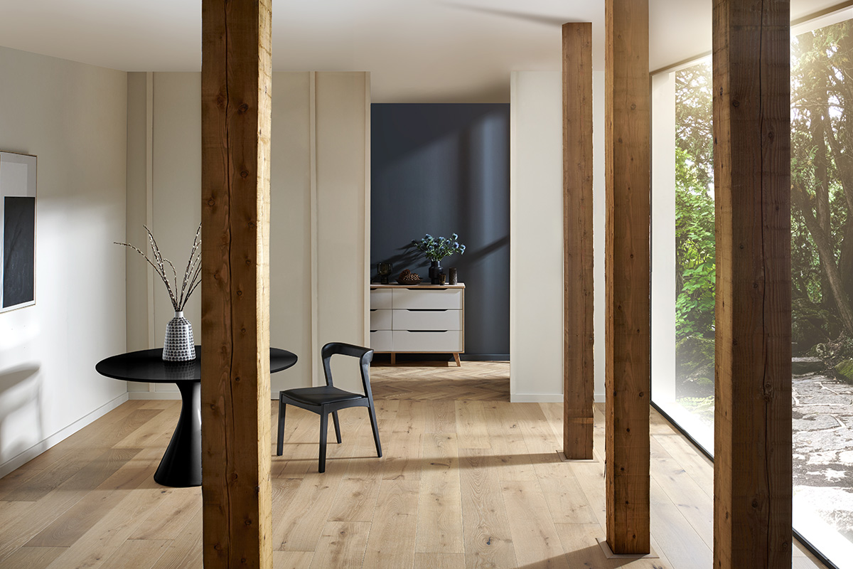 wood-natural-light-flooring-rustic-smoked-knots-close-up-planks