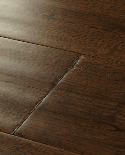 york-antique-oak-solidwood-closeup-woodpecker-flooring-product-image-400x495px-2