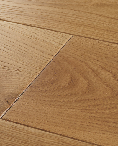 york-select-oak-solidwood-closeup-woodpecker-flooring-product-image-400x495px-3