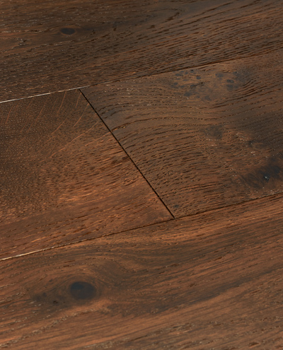 lynton-weald-oak-stratex-closeup-woodpeckerflooring-2-product-image-400x495px