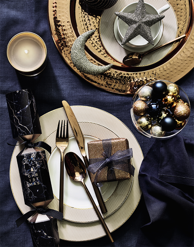 christmas table decor with jewels