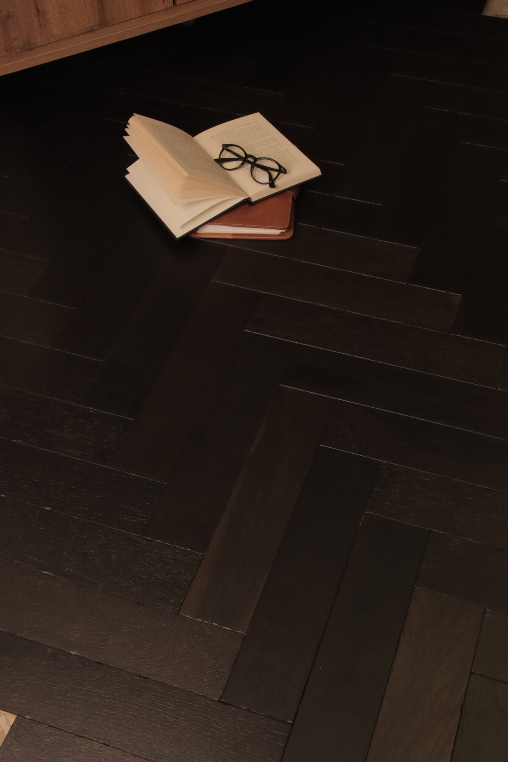 goodirch-charred-oak-dark-herringbone-flooring-wood-natural