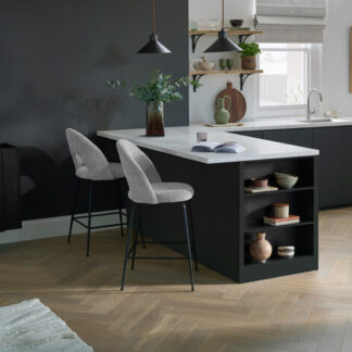 Highclere-Feather-Oak-Roomset-600x473