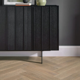 Highclere-Feather-Oak-Cameo--600x989